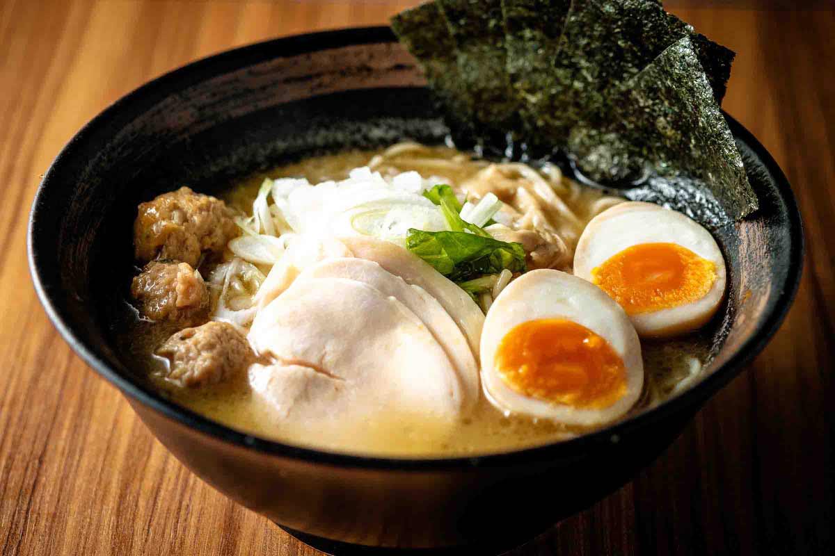 濃厚鶏白湯そば